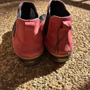 Sorel Out n About Duck slip on Ankle Boots Red leather upper